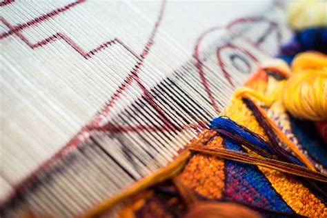  Crossed Lines: A Colombian Exploration into Indigenous Knowledge and Contemporary Art -  A Tapestry Woven with Threads of Tradition and Modernity