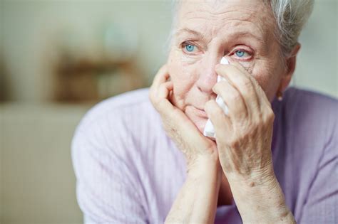 高齢者 涙目 原因：なぜ高齢者は涙を流しやすいのか？